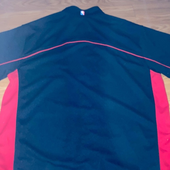 Philadelphia 76ers button up. Very clean and comfortable. Thick material. - Picture 4 of 5